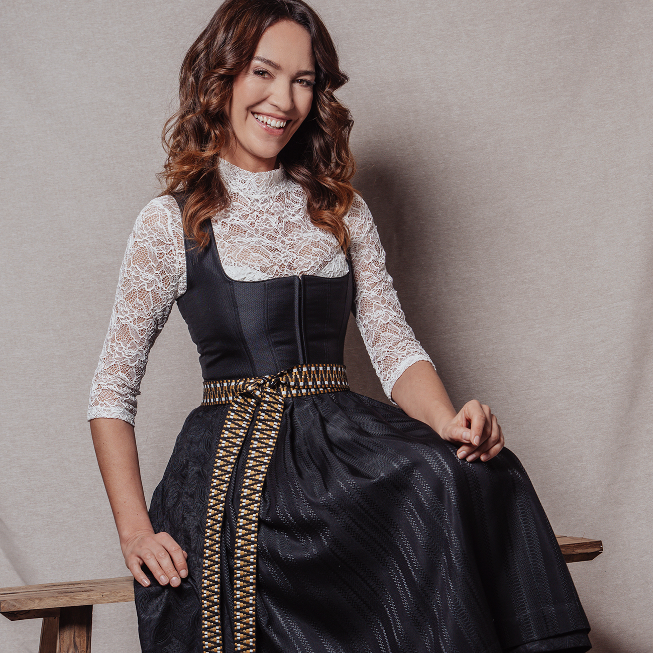 Trachten Blusen Kategoriebild quadratisch 1300px10